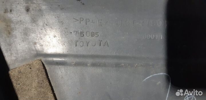 Накладка переднего крыла правого Lexus LX470 (J100