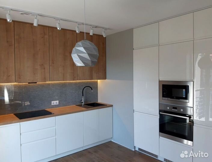 Кухонный гарнитур в стиле хай тек