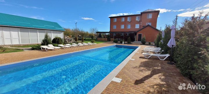 Дом с бассейном