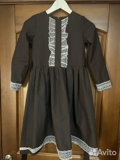 Школьное платье 134 коричневое