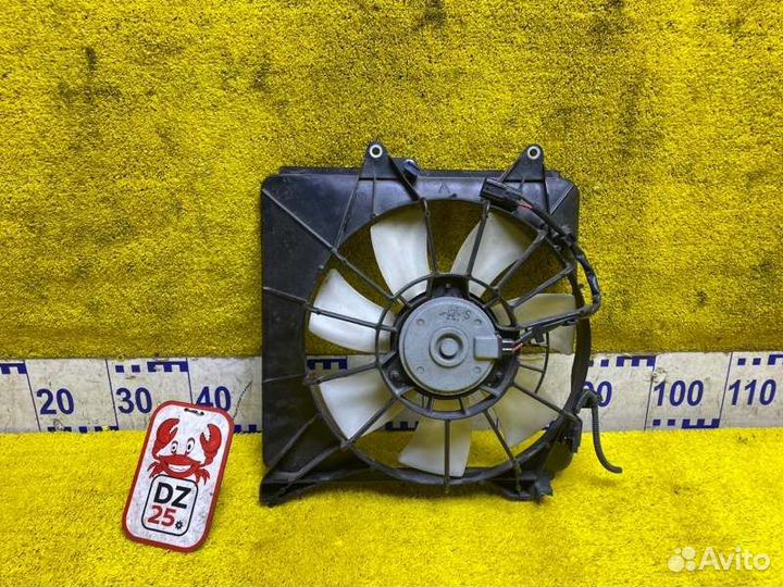 Диффузор радиатора передний правый Honda Fit