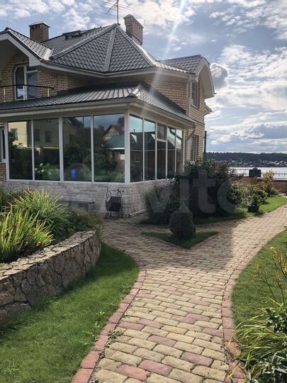 Дом 283 м² на участке 8 сот.