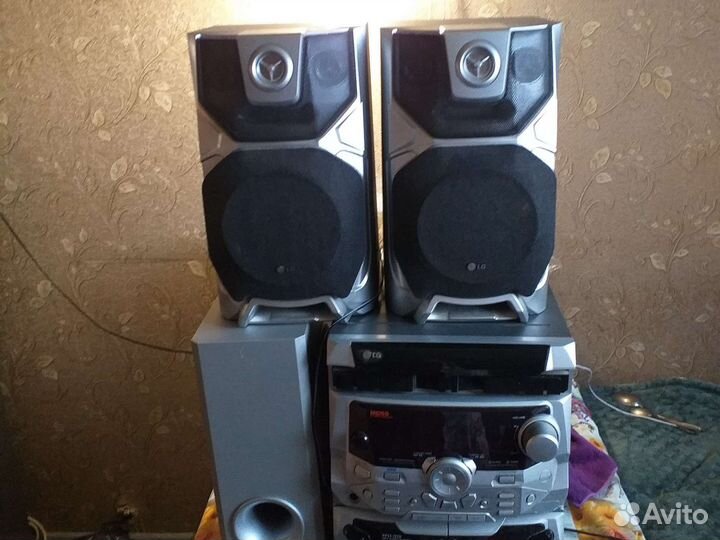 Музыкальный центр