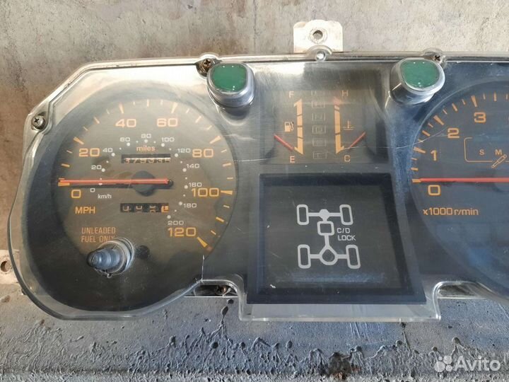 Приборная панель Mitsubishi pajero 2 AT 3.0