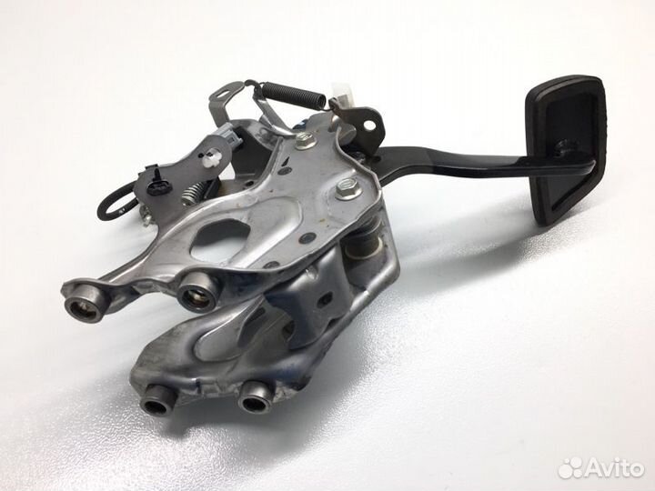 Педаль тормоза Toyota Camry XV55 2.0 2016