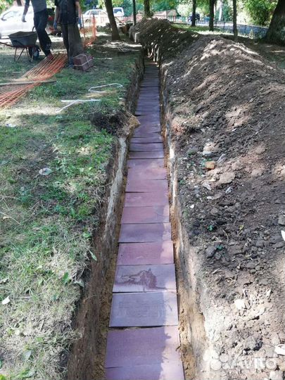 Бригада землекопов-электромонтажников