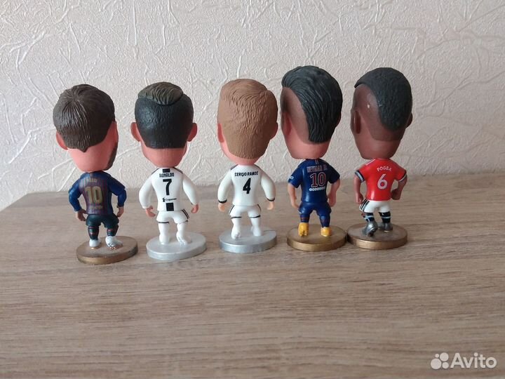 Фигурки футболистов