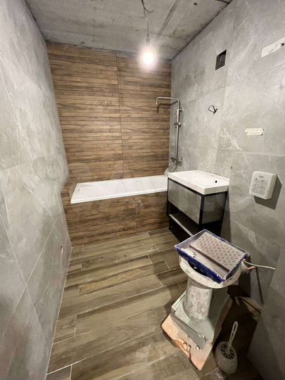 2-к. квартира, 77 м², 1/14 эт.