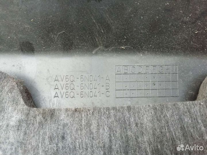 Декоративная крышка двс 1.6 дизель Форд Фокус 3