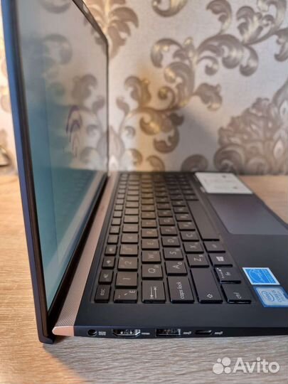 Asus zenbook 13.3 UX333F i5