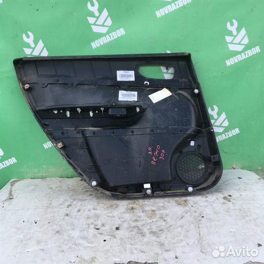 Обшивка двери задней правой Пежо 307