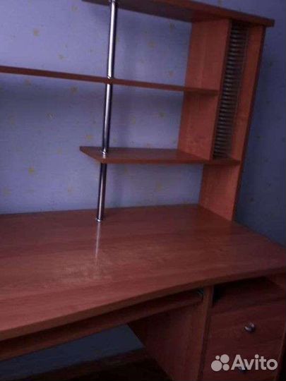 Компьютерный письменный стол