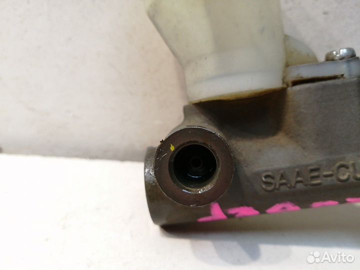 Бачок главного цилиндра сцепления с бочком