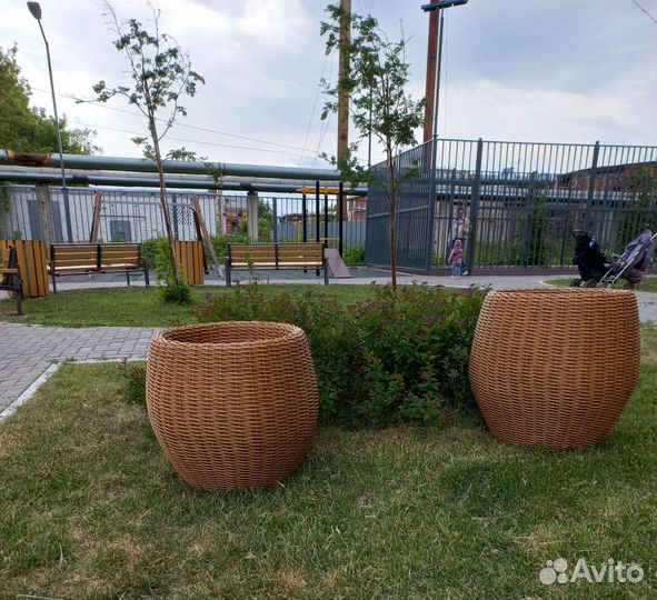 Вазон-кашпо из ротанга