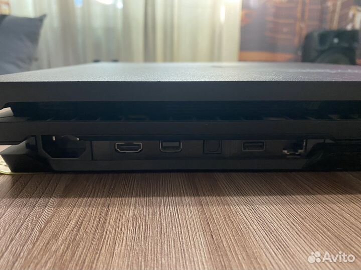 Sony PS4 pro 1tb, UFC 4