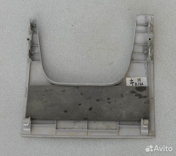 Накладка торпедо подрулевая Mazda 323 BJ