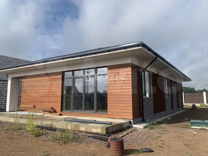 Дом 179,9 м² на участке 10 сот.