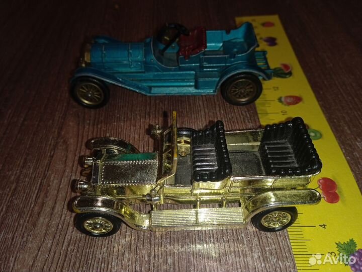 Винтажные литые машинки Англия