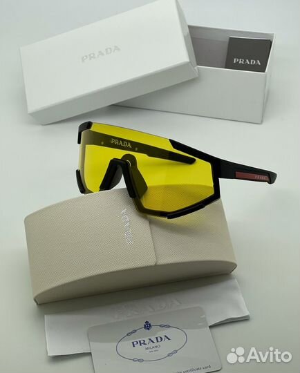 Солнцезащитные очки Prada