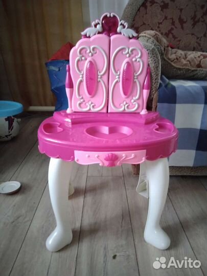 Детский туалетный столик