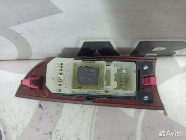 Кнопка стеклоподъемника задняя левая Lexus IS250