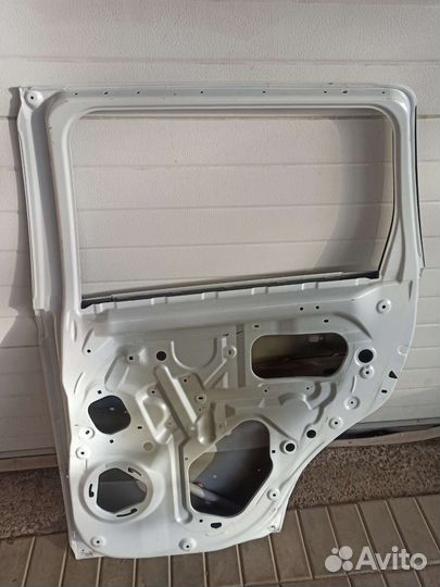 Дверь правая задняя на outlander 3