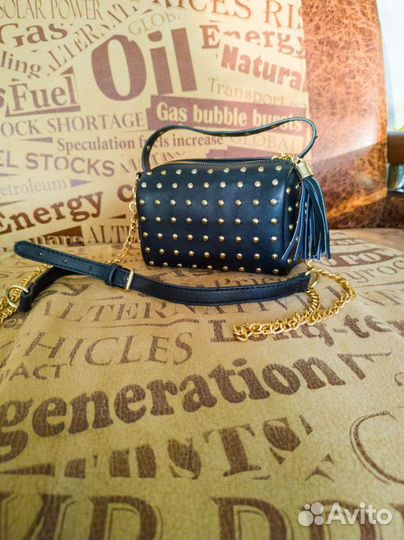 Сумка женская вечерняя. С золотыми заклепками и це