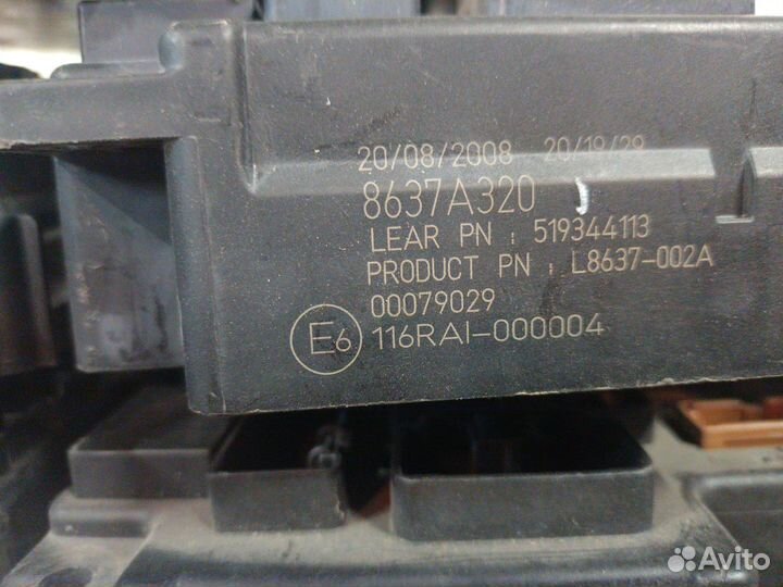 Блок предохранителей салонный Митцубиси Аутлендер