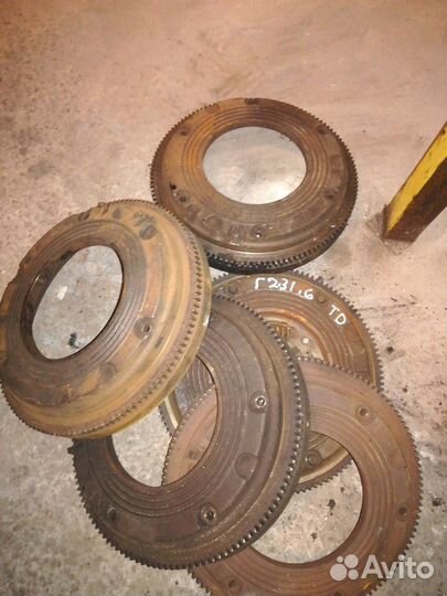 Маховик сцепление гольф 2 1.6 067 105 273 B