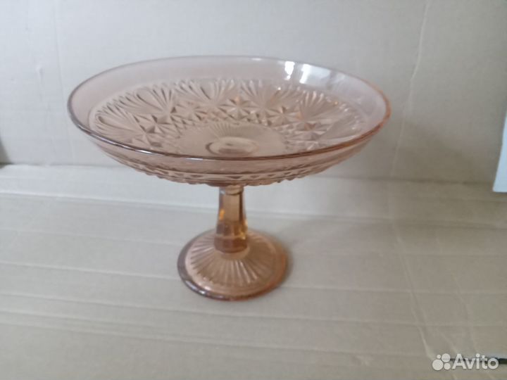 Ваза с фигурным бортом, розовое стекло, СССР