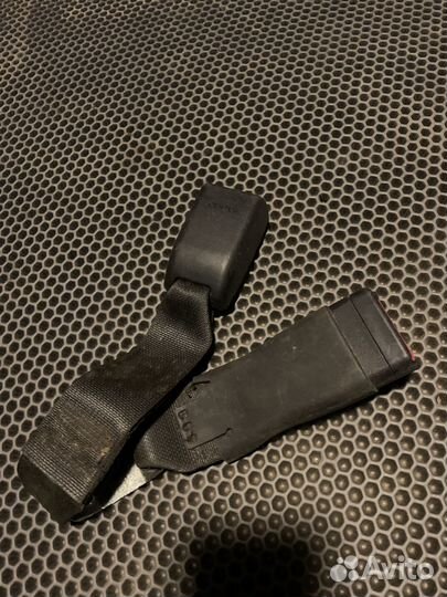 Замки ремней безопасности задние Corolla 180