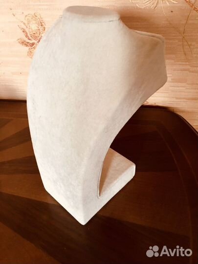 Бюст выставочный для украшений