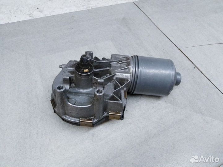 Моторчик стеклоочистителя передний 61617306266