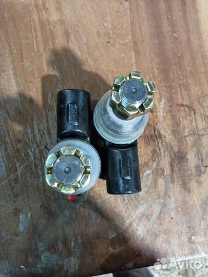 Наконечник рулевого гидроцилиндра гайка M24 shacma