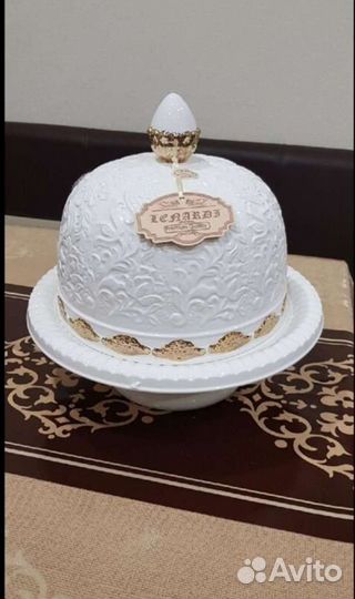 Тортница на ножке,с крышкой фарфоровые
