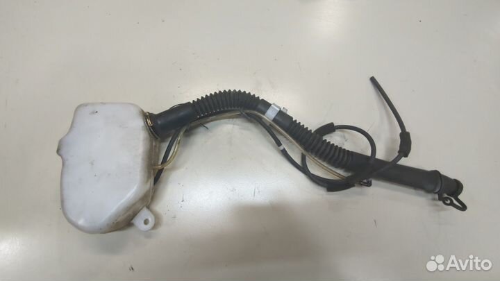 Бачок омывателя Mitsubishi Montero Sport / Pajero