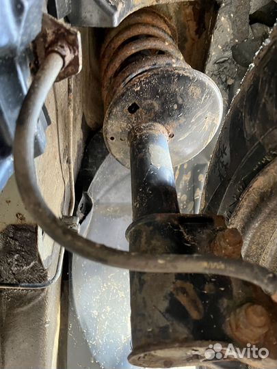 Стойка передняя левая правая renault logan 1