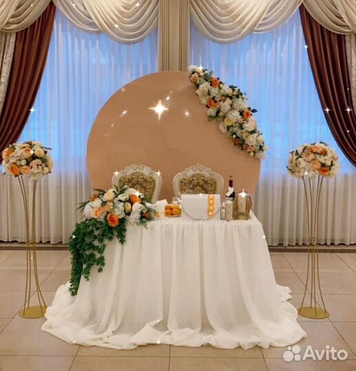 Ведущая, тамада