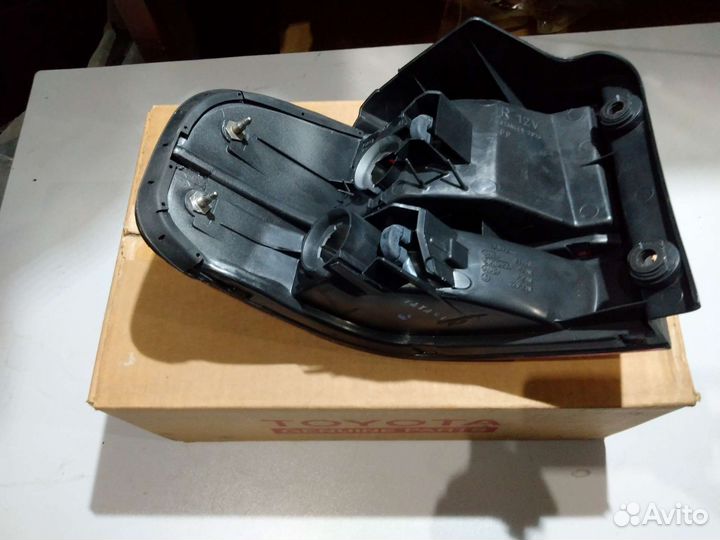 Фонарь задний правый Toyota Scepter 81551-06040