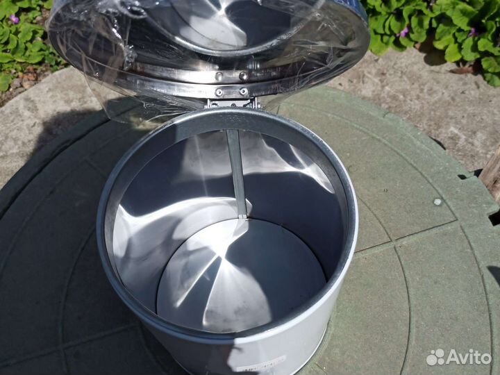 Урна для мусора педальная