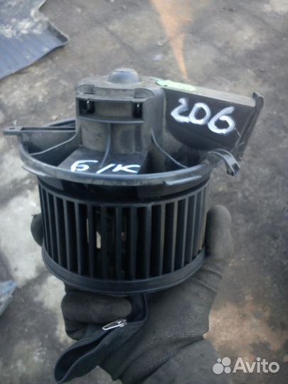 Моторчик печки на Пежо 206