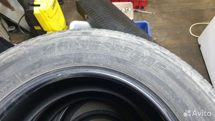 Bridgestone Dueler H/T 687 225/65 R17