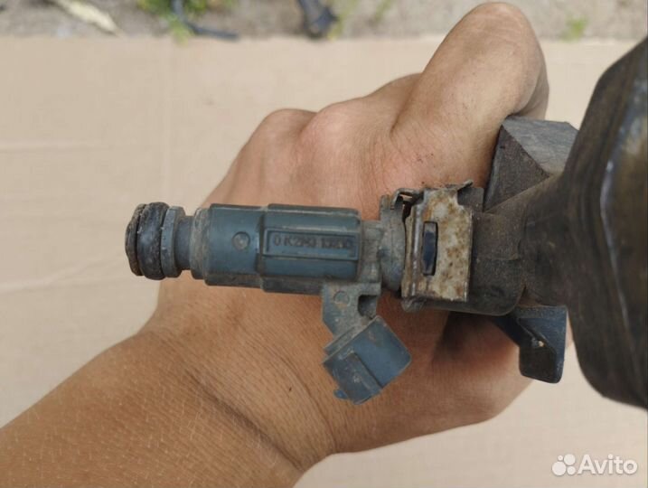 Топливная рампа с форсунками Kia Spectra 1.6