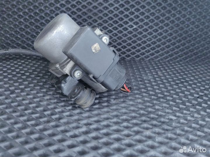 Вакуумный насос 1J0612181B