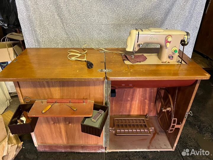 Швейная машина Лада, ножная, Чехосдовакия