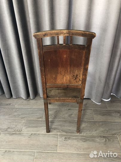Старинный антикварный стул
