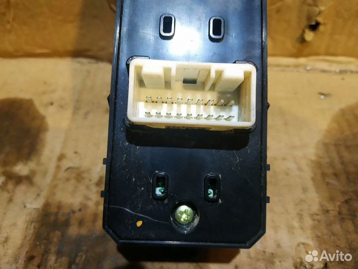 Блок управления стеклоподьемниками Hyundai Tucson