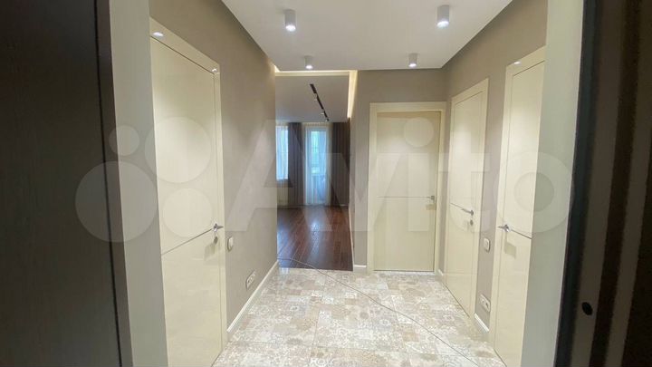 2-к. квартира, 77,1 м², 11/28 эт.