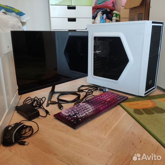Компьютер с монитором и переферией