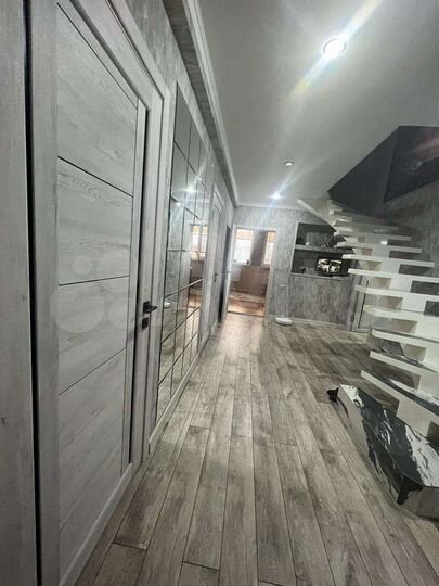 Дом 219 м² на участке 6 сот.